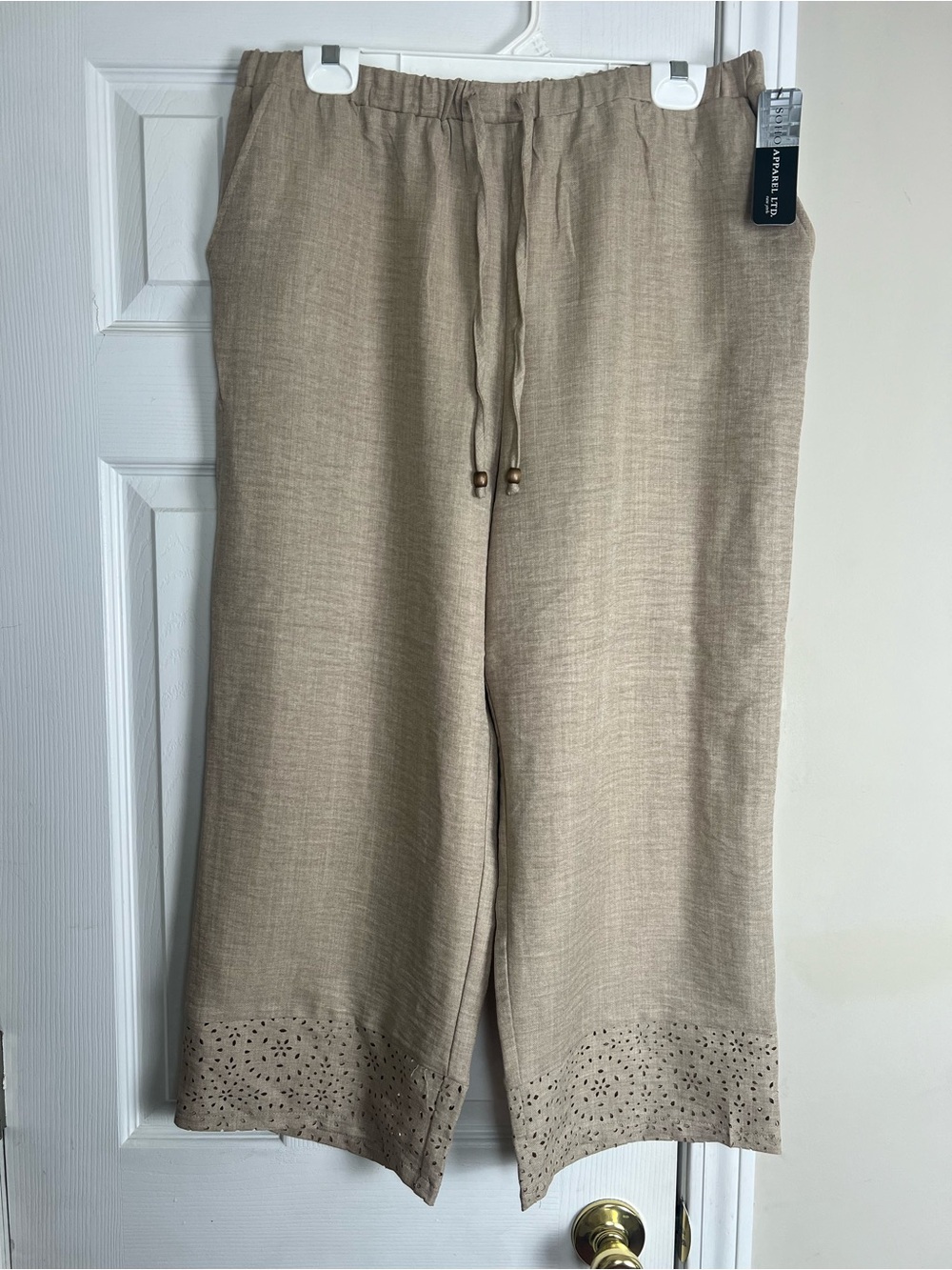 SoHo Apparel Linen Look Wide Leg Crop Pants L NWT Beige Eyelet Hem